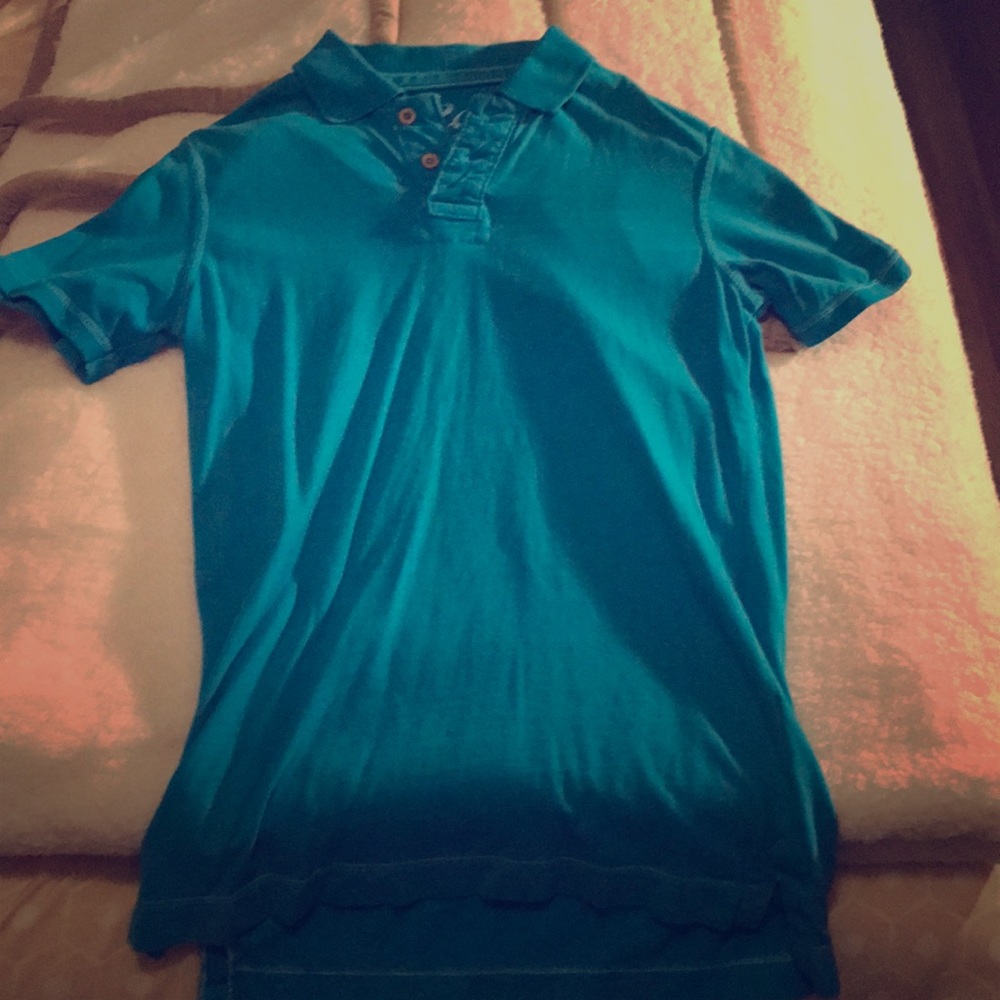 Red camel button t-shit